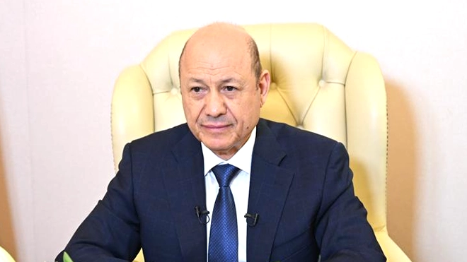 رئيس مجلس القيادة الرئاسي يعزي بوفاة البابا فرنسيس